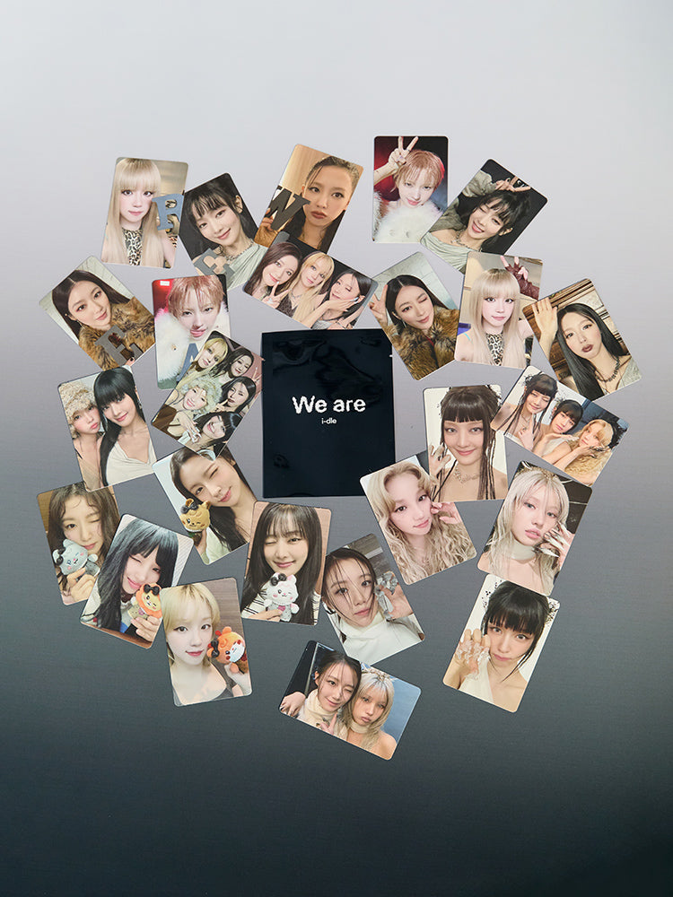 i-dle ランダムフォトカードセット(We are) – LINE FRIENDS