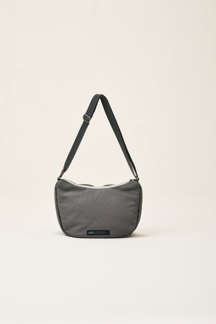 COLLER キャンバス ボディバッグ マッドグレー