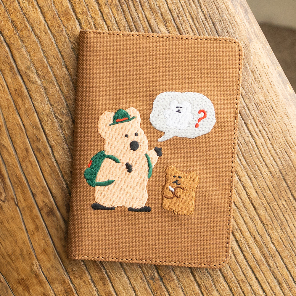 DINOTAENG パスポートケース(in the Woods) クオッカ