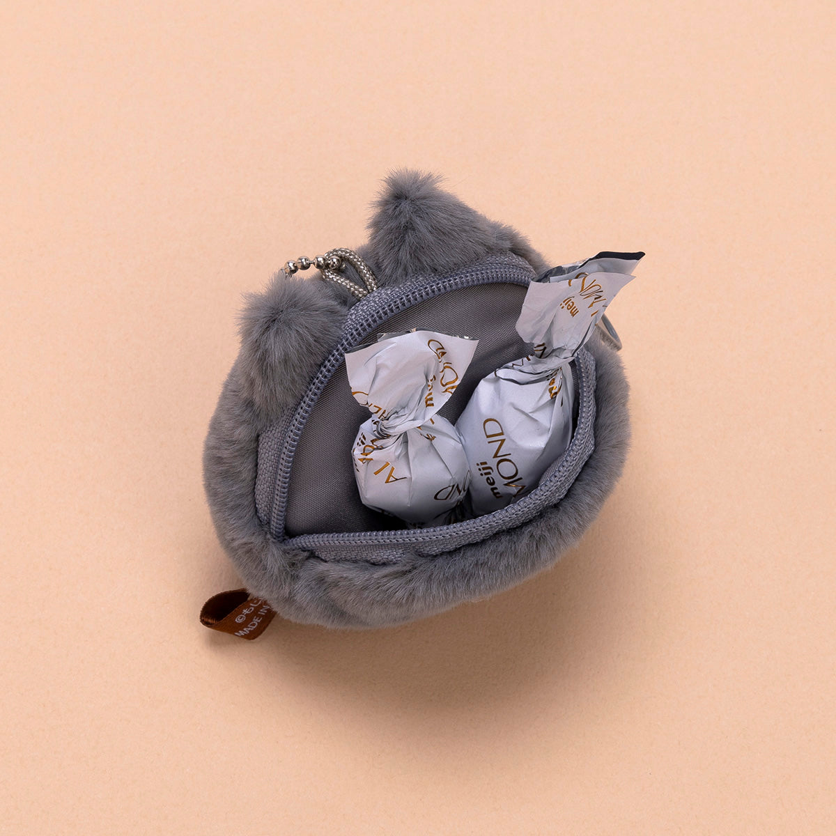 フェイスミニポーチ(ねこのしゅうかいじょ) くろさん