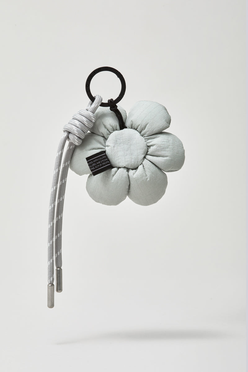 COLLER 紐付きフラワーキーリング グレー