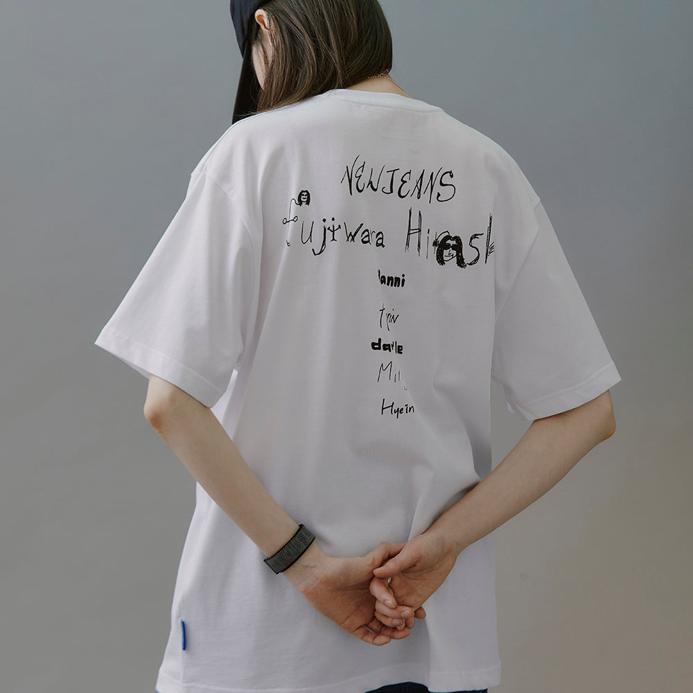 NewJeans x Hiroshi Fujiwara COLLER T-シャツ VER.4(WHITE)