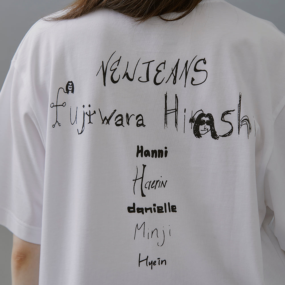 NewJeans x Hiroshi Fujiwara COLLER T-シャツ VER.4(WHITE)