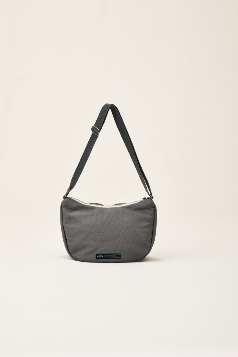COLLER キャンバス ボディバッグ マッドグレー