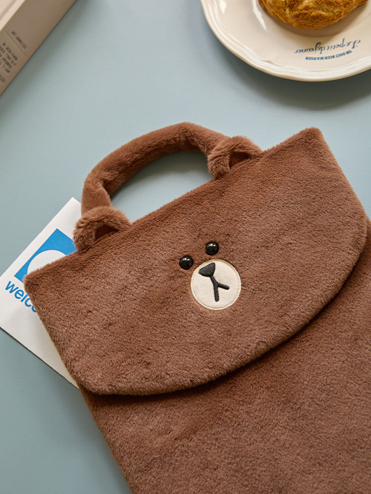 iPadポーチ(HUG BROWN4) ブラウン – LINE FRIENDS SQUARE JAPAN OFFICIAL