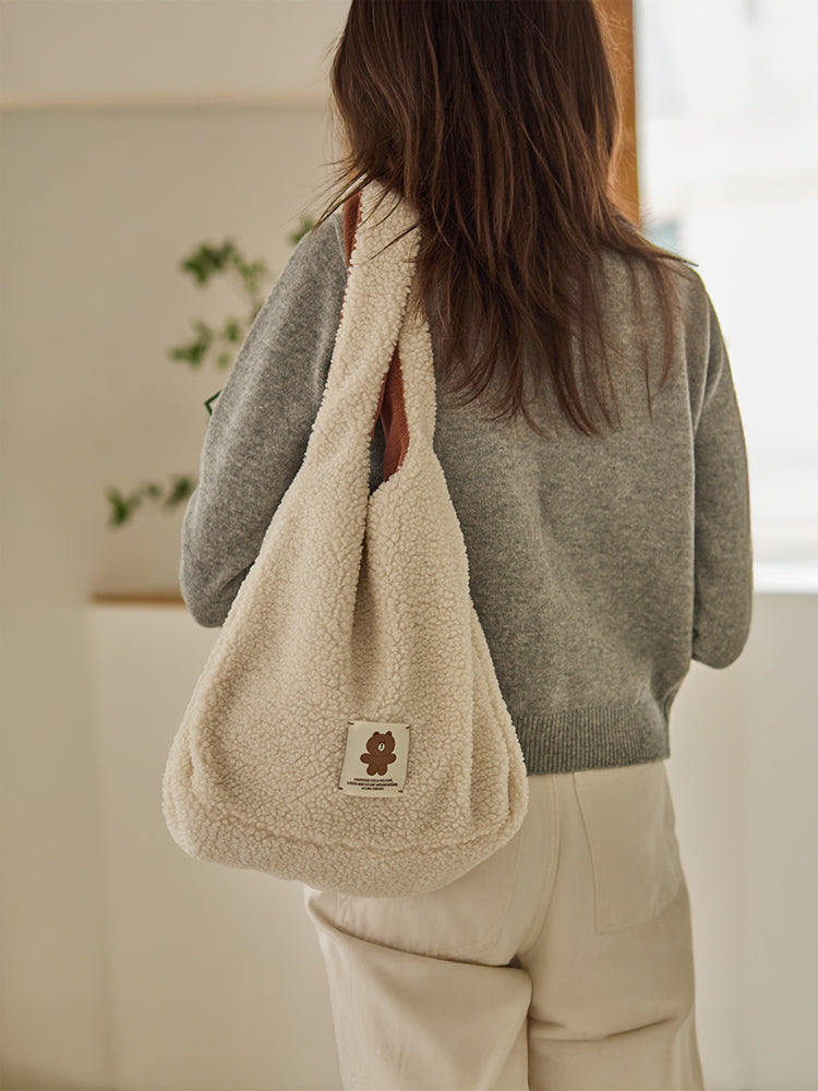 リバーシブルもこもこバッグ(HUG BROWN4) ブラウン