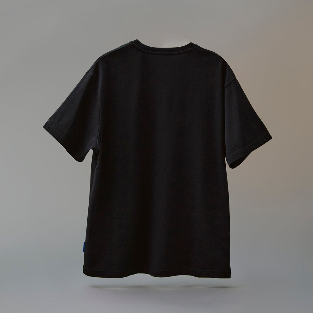 NewJeans x Hiroshi Fujiwara COLLER T-シャツ VER.1(BLACK)