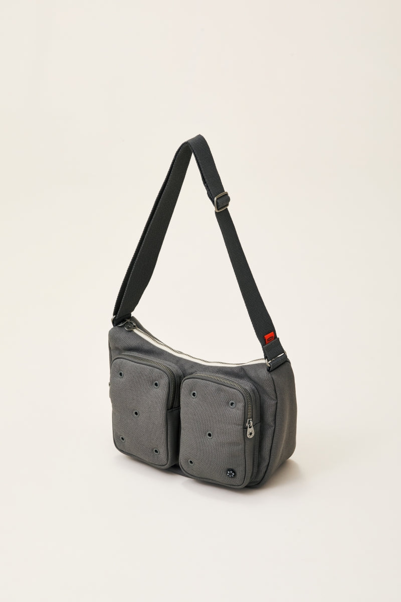 COLLER キャンバス ボディバッグ マッドグレー