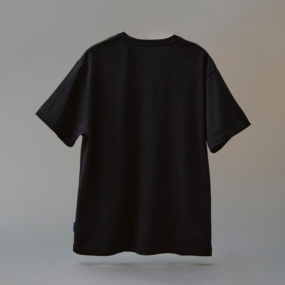 NewJeans x Hiroshi Fujiwara COLLER T-シャツ VER.3(BLACK)