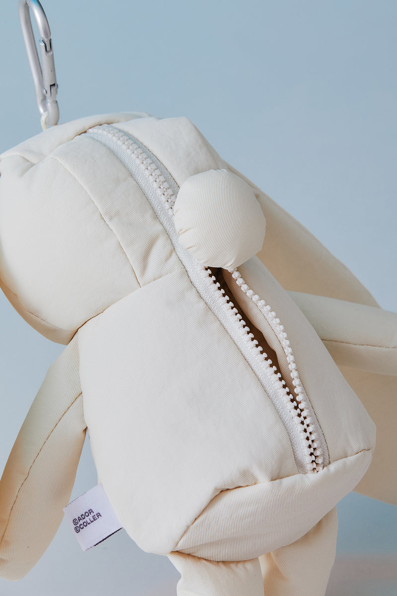 NJ X COLLER ラビットポーチ(WHITE)